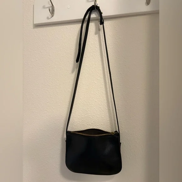 Madewell Black Simple Crossbody Bag - Picture 9 of 9